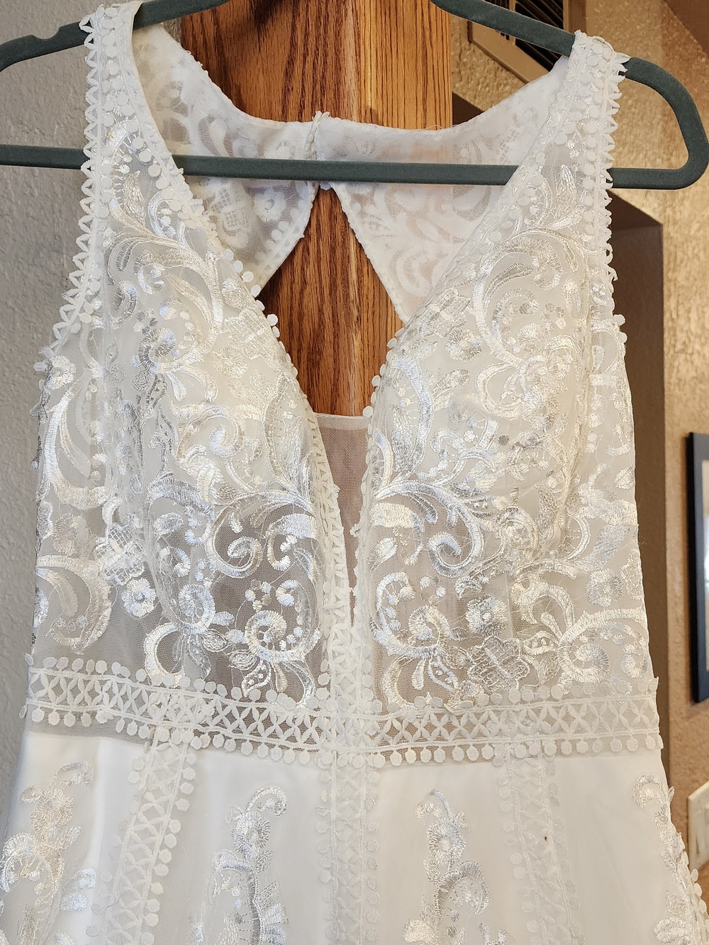 Elegant White Lace A-Line Wedding Dress with V-Neck - Picture 3 of 6